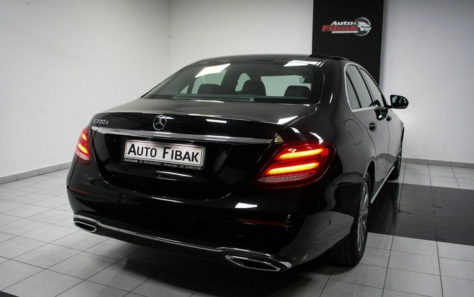Mercedes-Benz Klasa E cena 123900 przebieg: 108000, rok produkcji 2017 z Kraśnik małe 211